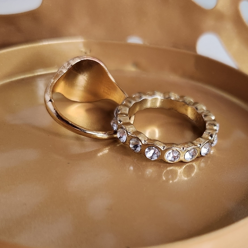 Lot 2 gold‎ tone  costume rings. Peace sign band cz stones 8 infinity band 7 cz - Picture 5 of 6